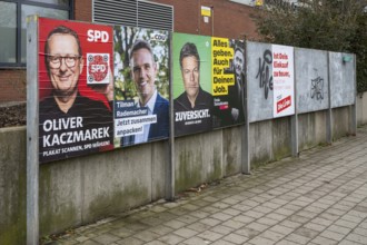 Board with election posters, SPD, CDU, Bündnis90 Die Grünen, FDP, Die Linke, Bundestag election