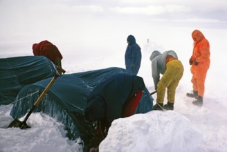 Gudmundur Jonasson travel company Adventure Arctic Expedition to the frozen Vatnajokull ice cap,