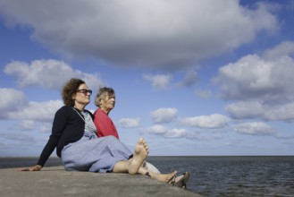 Elderly female tourists on the island of Borkum, 22.07.2024