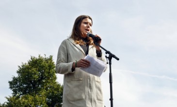 Luisa Neubauer speaks during the Fridays for Future demo. Fridays for Future demands on all