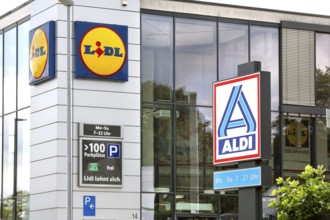 Lidl and Aldi store right next to each other, Essen, 22.07.2024., Essen, North Rhine-Westphalia,