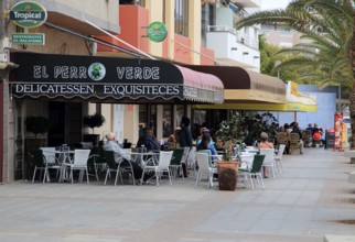 People sitting outside cafe, Gran Tarajal, Fuerteventura, Canary Islands, Spain, Europe