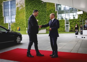 (R-L) Olaf Scholz, Federal Chancellor, receives Denis Becirovic, Chairman of the State Presidency