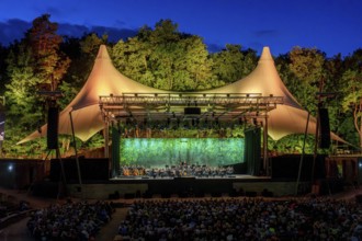 West-Eastern Divan Orchestra with conductor Daniel Barenboim live at the Berlin Waldbühne on 09.08