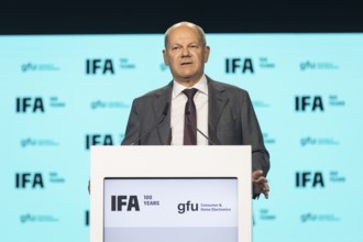 Olaf Scholz, Chancellor of the Federal Republic of Germany (SPD) speaks at the opening gala for 100