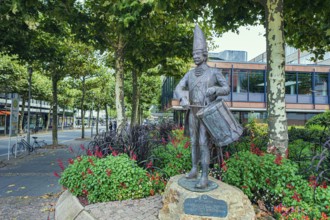 Statue, guard drummer of the Mainz Prinzengarde on Schillerplatz in Mainz, Rhineland-Palatinate,