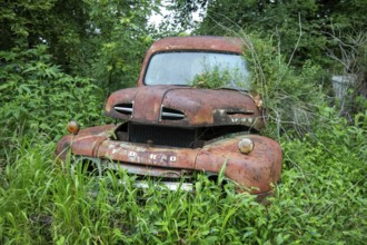 Corder, Missouri, Lorenz Service and Salvage, a junk yard for vintage and antique cars