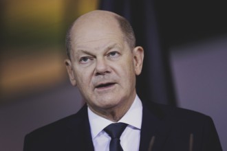 Olaf Scholz (SPD), Federal Chancellor, at a press conference following a joint meeting with Srettha