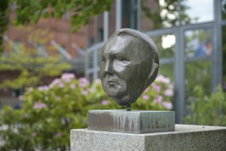 Bust of Ludwig Erhard, Street of Remembrance, Spreebogen, Moabit, Mitte, Berlin, Germany, Europe