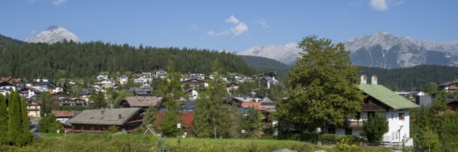 View of the village, Karwendel mountains, view from the Pfarrhügel, Seefeld, Alps, Tyrol, Austria,