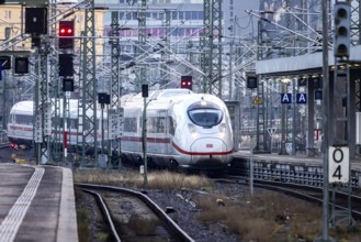 Stuttgart main station, track apron and arriving ICE of Deutsche Bahn AG, Stuttgart,