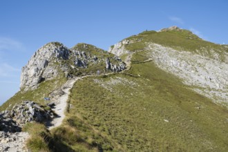 Tourists on the way to the summit, Karwendel, Karwendel Mountains, Mittenwald, Werdenfelser Land,