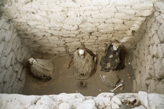 Skeletons at the Chauchilla burial ground or desert cemetery, Ica region, Nazca province, Peru,