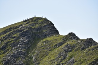 Mountaineer on the Hornfeldspitze above the Sölkpass, Sölktal, Niedere Tauern, Styria, Austria,