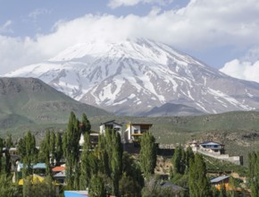 View of the snow-covered 5671 metre high Damavand mountain, Iran, 17.05.2016, Asia