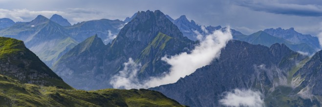 Mountain panorama from Laufbacher-Eckweg to Höfats, 2259m, Allgäu Alps, Allgäu, Bavaria, Germany,