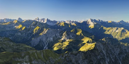 Sunrise on the Nebelhorn, 2224m, mountain panorama to the south to the Allgäu Alps, Allgäu,