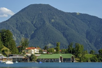 Tegernsee with sailing boats and boathouses, town of Tegernsee, Wallberg mountain, Mangfall