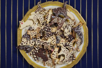 Swabian cuisine, Swabian Christmas biscuits, cookie cutters, shortbread biscuits, cat figures,