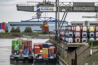 Port of Duisburg Ruhrort, Container freighter being loaded and unloaded at DeCeTe, Duisburg