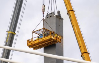 Dismantling of the old motorway bridge Neuenkamp, the A40, dismantling of the last bridge pier,