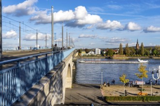 The Kennedy Bridge, the middle of Bonn's 3 Rhine bridges, connects the centre of Bonn and the