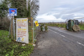 Barricades, obstacles, in the camp of climate activists in the rest of the village of Lützerath,