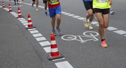 Athletics, running, runner, marathon, pylon, carriageway, pictogram, asphalt, Stuttgart Run 2024,