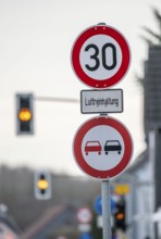 30 km/h zone on Kölner Straße, in Mülheim an der Ruhr, federal road B1, to keep the air clean