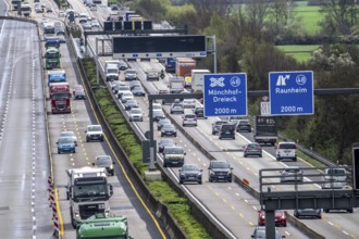 Motorway A3 near Flörsheim, in front of the Mönchhof motorway junction, narrowing of lanes due to