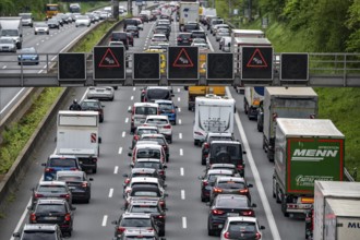 The A3 motorway, heavy traffic on 8 lanes, including the temporarily open hard shoulder, in front