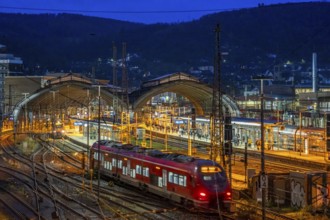 The main railway station of Hagen, station halls, tracks, platforms, regional railway, North