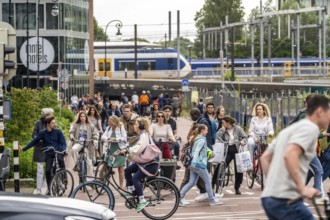 Central cycle path on Smakkelaarskade, at Utrecht Centraall station, in the centre of Utrecht,