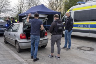 Joint inspection by customs and police, on the A3 motorway towards Cologne, at the Stindertal