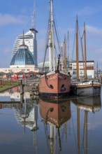 Old harbour, harbour basin, harbour district, Sail City building, Klimahaus Bremerhaven, museum