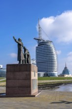 Skyline of Bremerhaven, The Emigrants Monument, The Emigrants, at Willy-Brand-Platz, at the