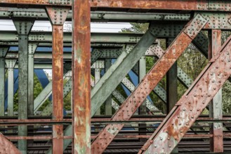 Railway bridges over the Rhine-Herne Canal near Oberhausen, for passenger and freight transport,