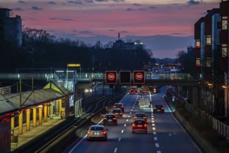 A40 motorway, Ruhrschnellweg, Savignystrasse underground station, ETEC Essen, North