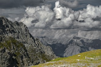 Dramatic weather mood, At the Hafelekar, View from the Karwendelblick of the Innsbruck Nordkette to