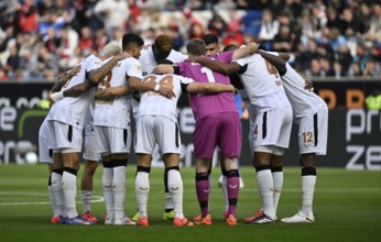 Bayer 04 Leverkusen, team building, team circle in front of the start of the match, PreZero Arena,