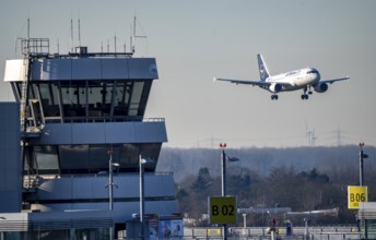 Lufthansa City, aeroplane approaching Düsseldorf Airport, DUS, old air traffic control tower, North