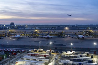 Düsseldorf Airport, aircraft on the apron and at Terminal A, warehouse for unit load devices, ULD,