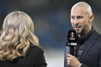 Coach Christian Ilzer TSG 1899 Hoffenheim in an interview Microphone Logo SKY Europa League,