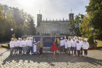 Ballet meets breakdance: 100 beats per minute into the stollen season Dresden stollen bakers make