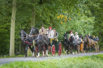 Presentation and route ride, all carriages in stylish tension, popular sporting event over approx.