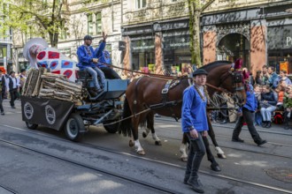 Float of the Schwyzer Güdelzischtiggsellschaft of the host canton of Schwyz, parade of historically