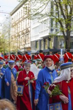 Parade of historically costumed guild members, Fraumünster Women's Guild Society, Sechseläuten or