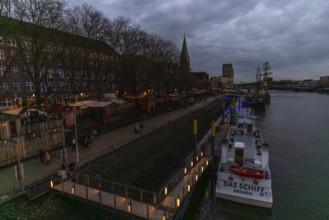 Christmas market at the historic town hall of the Hanseatic city of Bremen, market square in the