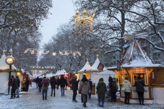 Augustusmarkt, Christmas market on the main street in the snow, Dresden, Saxony, Germany, Europe