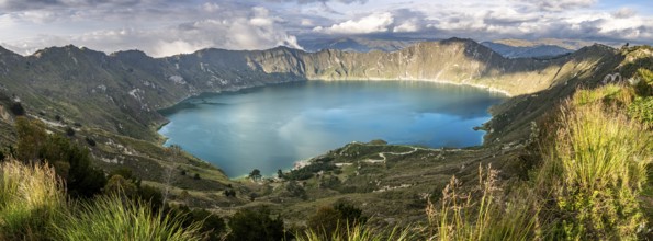 Panorama of the lake filled Quilotoa caldera, Laguna Quilotoa, Cotopaxi Province, Ecuador, South